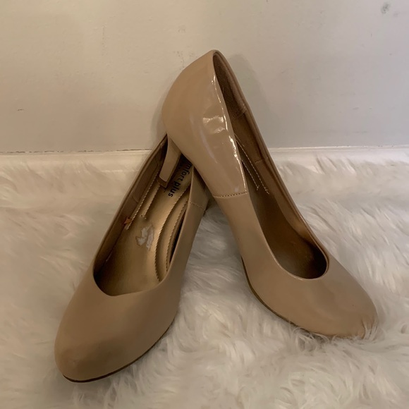 comfort plus by Predictions Shoes - “Let’s Pump You Up” high heel shoes